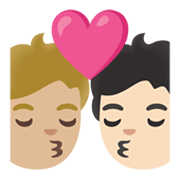 🧑🏼‍❤️‍💋‍🧑🏻 Emoji sich küssendes Paar: Person, Person, mittelhelle Hautfarbe, helle Hautfarbe Google Android 12L.