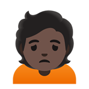 🙍🏿 Emoji missmutige Person: dunkle Hautfarbe Google Android 12L.