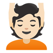 💆🏻 Emoji Person, die eine Kopfmassage bekommt: helle Hautfarbe Google Android 12L.