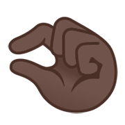 🤏🏿 Emoji Wenig-Geste: dunkle Hautfarbe Google Android 12L.