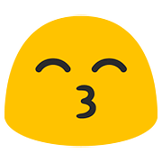 Emoji 😙 Faccina Che Bacia Con Occhi Sorridenti su Google Android 7.1.