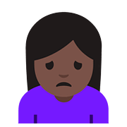 Emoji 🙍🏿‍♀️ Donna Corrucciata: Carnagione Scura su Google Android 7.1.
