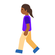 🚶🏾‍♀️ Emoji Mujer Caminando: Tono De Piel Oscuro Medio en Google Android 7.1.