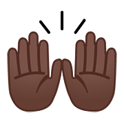 Emoji 🙌🏿 Mani Alzate: Carnagione Scura su Google Android 8.0.