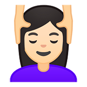 💆🏻‍♀️ Emoji Frau, die eine Kopfmassage bekommt: helle Hautfarbe Google Android 8.0.