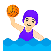🤽🏻‍♀️ Emoji Mulher Jogando Polo Aquático: Pele Clara na Google Android 8.0.