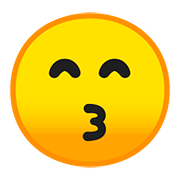 Emoji 😙 Faccina Che Bacia Con Occhi Sorridenti su Google Android 8.1.