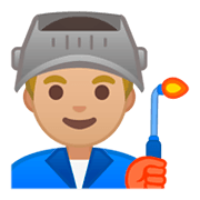 👨🏼‍🏭 Emoji Fabrikarbeiter: mittelhelle Hautfarbe Google Android 9.0.