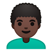 👨🏿‍🦱 Emoji Mann: dunkle Hautfarbe, lockiges Haar Google Android 9.0.