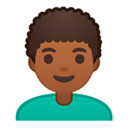 👨🏾‍🦱 Emoji Hombre: Tono De Piel Oscuro Medio Y Pelo Rizado en Google Android 9.0.
