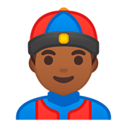 👲🏾 Emoji Mann mit chinesischem Hut: mitteldunkle Hautfarbe Google Android 9.0.