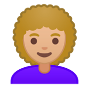 👩🏼‍🦱 Emoji Frau: mittelhelle Hautfarbe, lockiges Haar Google Android 9.0.