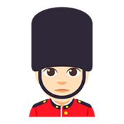 Emoji 💂🏻‍♂️ Guardia Uomo: Carnagione Chiara su JoyPixels 3.0.