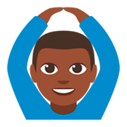🙆🏿‍♂️ Emoji Mann mit Händen auf dem Kopf: dunkle Hautfarbe JoyPixels 3.0.