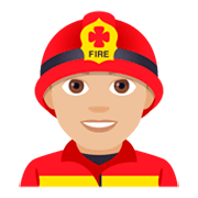 👨🏼‍🚒 Emoji Feuerwehrmann: mittelhelle Hautfarbe JoyPixels 4.0.