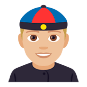 👲🏼 Emoji Hombre Con Gorro Chino: Tono De Piel Claro Medio en JoyPixels 4.0.