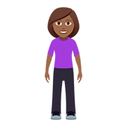🧍🏾‍♀️ Emoji Mulher Em Pé: Pele Morena Escura na JoyPixels 5.0.
