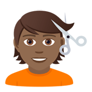 💇🏾 Emoji Pessoa Cortando O Cabelo: Pele Morena Escura na JoyPixels 5.5.