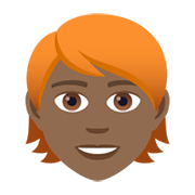 🧑🏾‍🦰 Emoji Erwachsener: mitteldunkle Hautfarbe, rotes Haar JoyPixels 5.5.