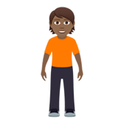 🧍🏾 Emoji stehende Person: mitteldunkle Hautfarbe JoyPixels 5.5.