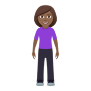 🧍🏾‍♀️ Emoji Mulher Em Pé: Pele Morena Escura na JoyPixels 5.5.