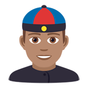 👲🏽 Emoji Mann mit chinesischem Hut: mittlere Hautfarbe JoyPixels 6.0.