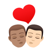 👨🏽‍❤️‍💋‍👨🏻 Emoji sich küssendes Paar - Mann: mittlere Hautfarbe, Mann: helle Hautfarbe JoyPixels 6.5.