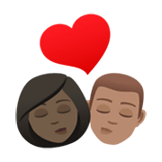 👩🏿‍❤️‍💋‍👨🏽 Emoji sich küssendes Paar - Frau: dunkle Hautfarbe, Mann: mittlere Hautfarbe JoyPixels 6.5.