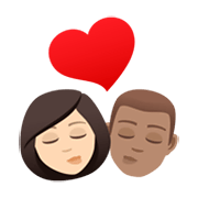 👩🏻‍❤️‍💋‍👨🏽 Emoji sich küssendes Paar - Frau: mittelhelle Hautfarbe, Mann: mittlere Hautfarbe JoyPixels 6.5.