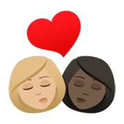 👩🏼‍❤️‍💋‍👩🏿 Emoji sich küssendes Paar - Frau: helle Hautfarbe, Frau: dunkle Hautfarbe JoyPixels 6.5.