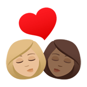👩🏼‍❤️‍💋‍👩🏾 Emoji sich küssendes Paar - Frau: helle Hautfarbe, Frau: mitteldunkle Hautfarbe JoyPixels 6.5.