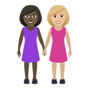 👩🏿‍🤝‍👩🏼 Emoji händchenhaltende Frauen: dunkle Hautfarbe, mittelhelle Hautfarbe JoyPixels 6.5.