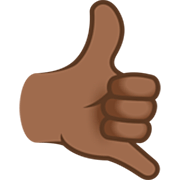 🤙🏾 Emoji Sinal «me Liga»: Pele Morena Escura na JoyPixels 7.0.