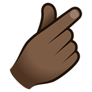🫰🏿 Emoji Mão Com Dedo İndicador E Polegar Cruzado: Pele Escura na JoyPixels 7.0.