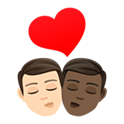 👨🏻‍❤️‍💋‍👨🏿 Emoji sich küssendes Paar - Mann: helle Hautfarbe, Mann: dunkle Hautfarbe JoyPixels 7.0.