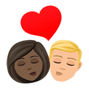 👩🏿‍❤️‍💋‍👨🏼 Emoji sich küssendes Paar - Frau: dunkle Hautfarbe, Mann: mittelhelle Hautfarbe JoyPixels 7.0.