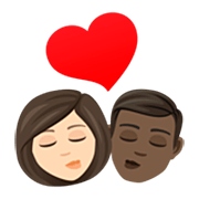 👩🏻‍❤️‍💋‍👨🏿 Emoji Beijo - Mulher: Pele Clara, Homem: Pele Escura na JoyPixels 7.0.
