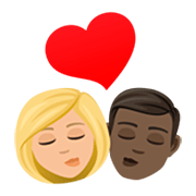 👩🏼‍❤️‍💋‍👨🏿 Emoji sich küssendes Paar - Frau: mittelhelle Hautfarbe, Mann: dunkle Hautfarbe JoyPixels 7.0.