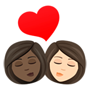 👩🏿‍❤️‍💋‍👩🏻 Emoji Beijo - Mulher: Pele Escura, Mulher: Pele Clara na JoyPixels 7.0.