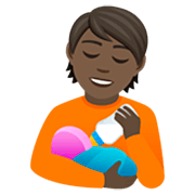 🧑🏿‍🍼 Emoji Pessoa Alimentando Bebê: Pele Escura na JoyPixels 7.0.