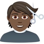 💇🏿 Emoji Persona Cortándose El Pelo: Tono De Piel Oscuro en JoyPixels 7.0.