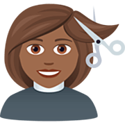 💇🏾‍♀️ Emoji Mulher Cortando O Cabelo: Pele Morena Escura na JoyPixels 7.0.