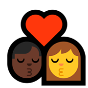 👨🏿‍❤️‍💋‍👩 Emoji sich küssendes Paar - Mann: dunkle Hautfarbe, Frau Microsoft Windows 10 April 2018 Update.
