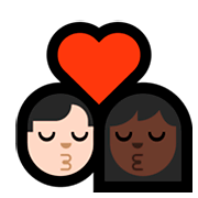 👨🏻‍❤️‍💋‍👩🏿 Emoji sich küssendes Paar - Mann: helle Hautfarbe, Frau: dunkle Hautfarbe Microsoft Windows 10 April 2018 Update.