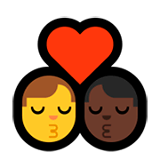 👨‍❤️‍💋‍👨🏿 Emoji sich küssendes Paar - Mann, Mann: dunkle Hautfarbe Microsoft Windows 10 April 2018 Update.