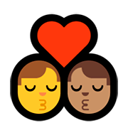Emoji 👨‍❤️‍💋‍👨🏽 Bacio Tra Coppia - Uomo, Uomo: Carnagione Olivastra su Microsoft Windows 10 April 2018 Update.