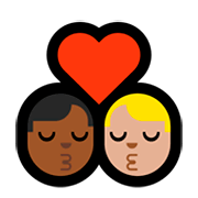 👨🏾‍❤️‍💋‍👨🏼 Emoji sich küssendes Paar - Mann: mitteldunkle Hautfarbe, Mann: mittelhelle Hautfarbe Microsoft Windows 10 April 2018 Update.