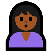 Emoji 🙎🏾‍♀️ Donna Imbronciata: Carnagione Abbastanza Scura su Microsoft Windows 10 April 2018 Update.