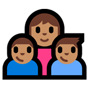👩🏽‍👦🏽‍👦🏽 Emoji Familie - Frau, Junge, Junge: mittlere Hautfarbe Microsoft Windows 10 Fall Creators Update.