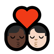 👨🏿‍❤️‍💋‍👨🏻 Emoji sich küssendes Paar - Mann: dunkle Hautfarbe, Mann: helle Hautfarbe Microsoft Windows 10 May 2019 Update.